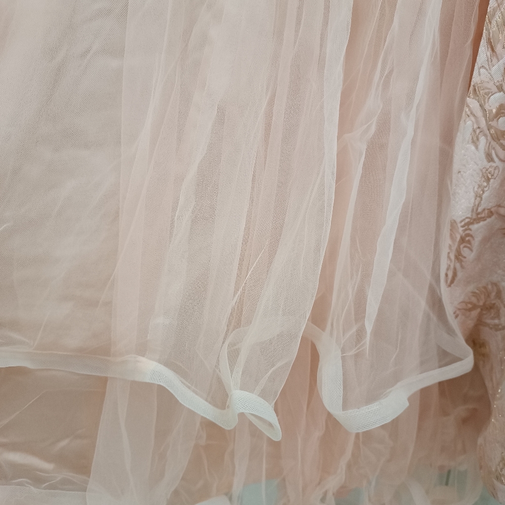 Heavy wedding dress - Picture 7 of 9
